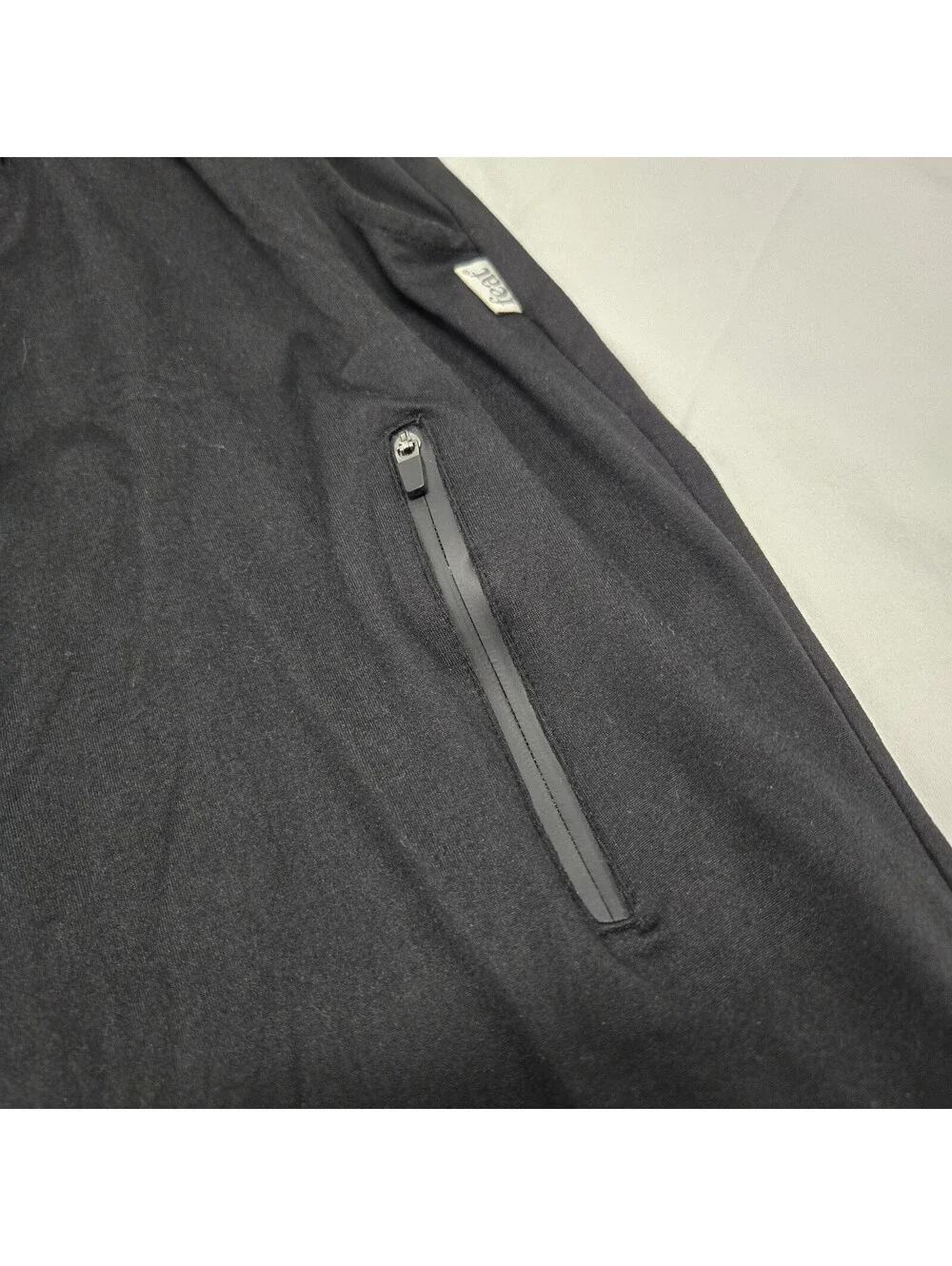 EUC Size MEDIUM Men's Feat Roam Performance Athletic Pants Black Zip Pockets